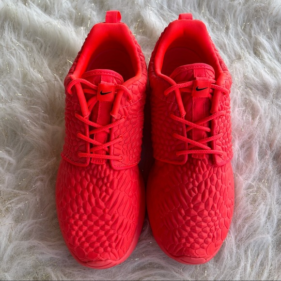 Nike Roshe One DMB Bright Crimson Sneakers - Picture 5 of 16